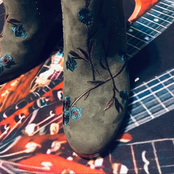 Crown Vintage Gray Embroidered Ankle Booties! - Picture 3 of 14